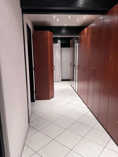 Begehbarer Kleiderschrank
