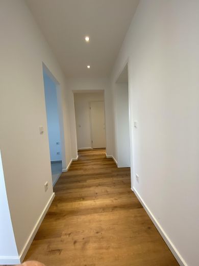 Kernsanierte 3-Zimmer-Wohnung mit Balkon,2 WCs & Luxusbad-barrierefreiem Zugang – Foto 5
