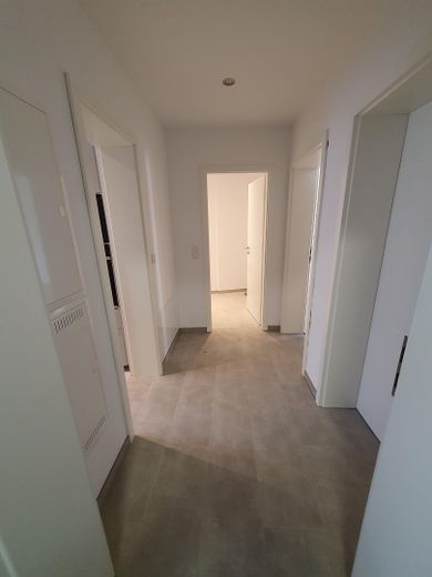 2-Zimmer/EBK/Bad/Balkon/Keller (fast) Erstbezug nach hochwertiger Sanierung direkt vom Eigentümer – Flur