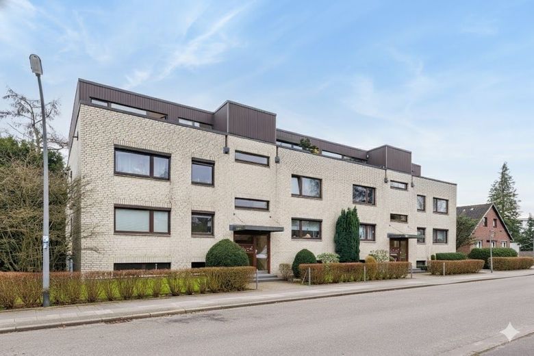 Modernisierte 3-Zimmer-Wohnung mit Tiefgaragenstellplatz in
bester Lage von HH-Meiendorf – Gebäudeansicht