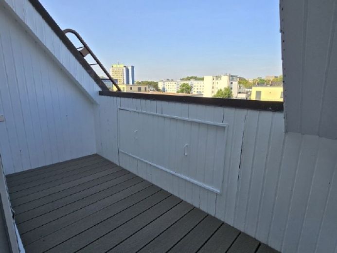 Luminoso apartamento de 2 habitaciones en la última planta con balcón en el centro de Chemnitz – Foto 1
