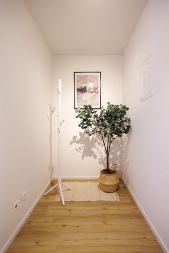 Bezugsfertige 2-Zimmerwohnung inkl. Tiefgaragen Stellplatz – Flur