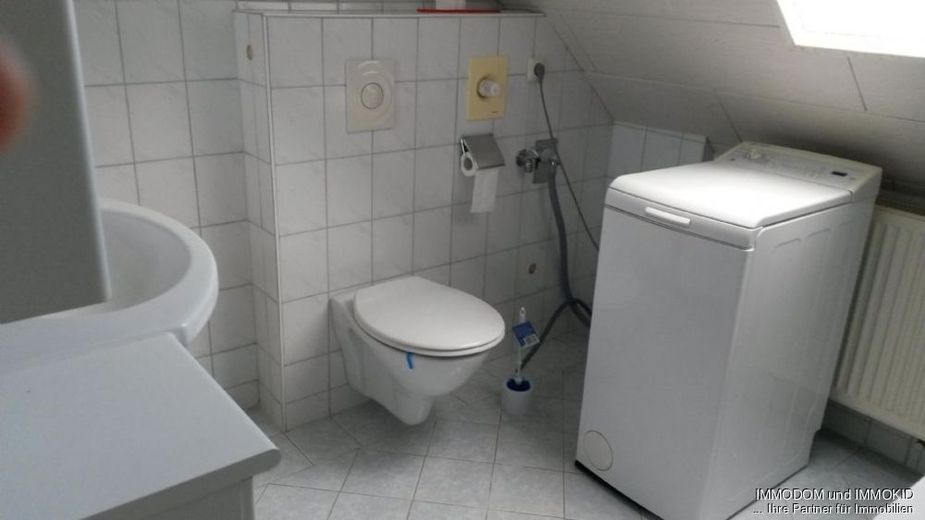 2-Zimmer-Wohnung mit BALKON - vollmöbliert -Nähe VW-Standort – Bad mit Waschmaschine