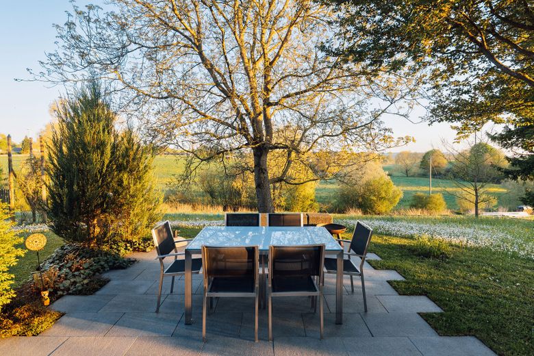 Freistehendes Einfamilienhaus bezugsfertig in unverbaubarer Südlage - Preis VB – Terrasse Südseite