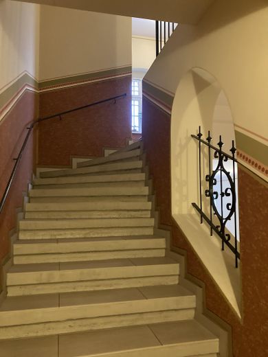 سكن مفروش فوق أسطح درسدن: شقة ميزونيت راقية من 3 غرف ومجهزة بالكامل – Treppenhaus 2