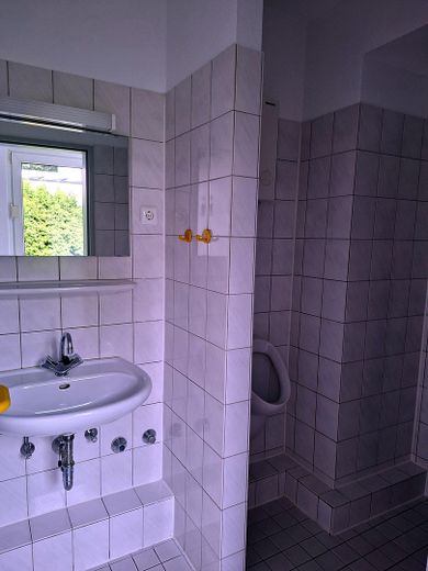 Sofort startklar: 120 m² Büro-/Praxisetage in Bestlage Borbeck - nur 2 Gehminuten zu Markt & Bahnhof – Mitarbeiter - WC