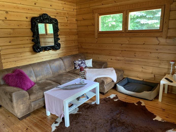 Complesso per vacanze con 5 case - immediatamente affittabile – Beispiel Wohnzimmer