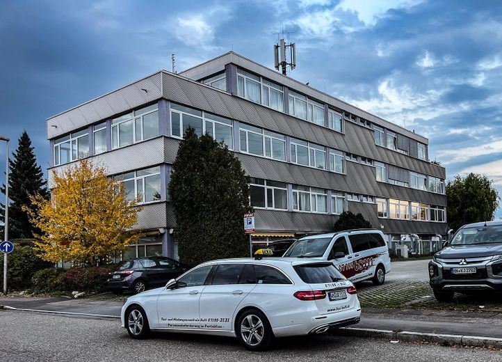 Winnenden: Heller Eck-Büroraum in bester Lage! Ideal für Home-Office! 2.OG – Zeitloses Gebäude
