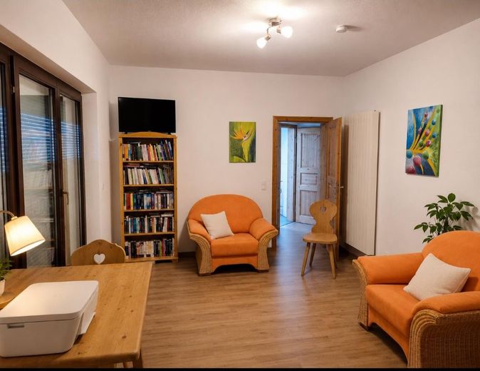 Großzügiges Wohnen im gepflegten Landhaus (nähe Golfplatz/Waldrand) PROVISIONSFREI – Gästezimmer DG mit Balkon