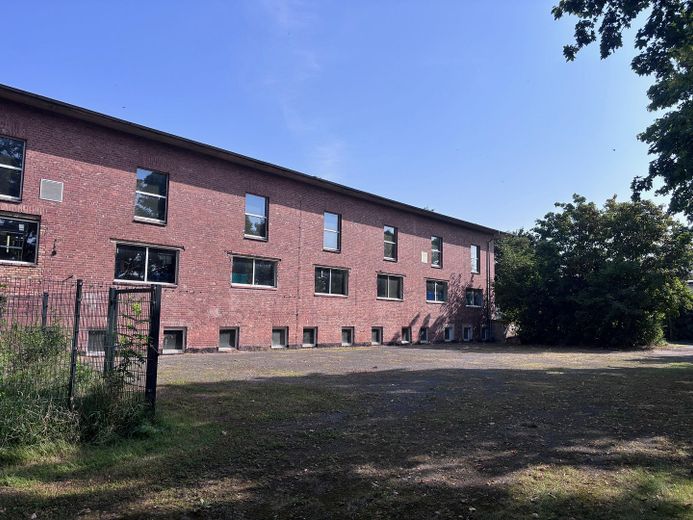 Außen mit Stellplatz 2