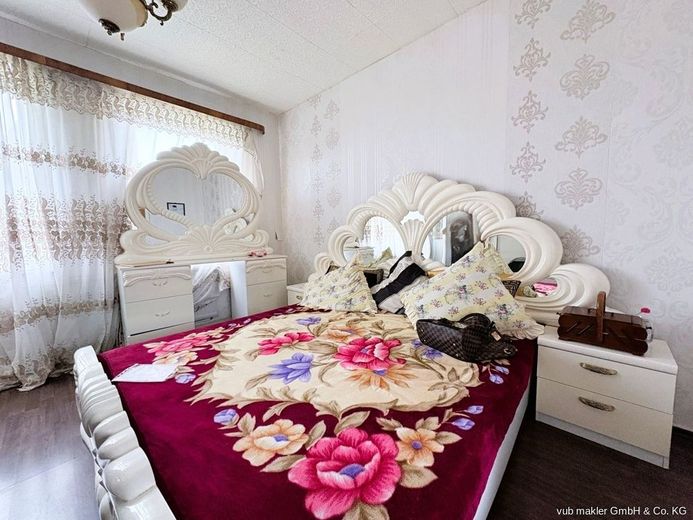 Zweifamilienhaus in Rehau mit großzügiger Wohnfläche und vielseitiger Nutzung – VUB0002431-12