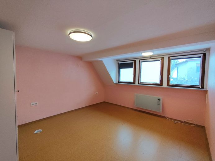RESERVIERT - KLEIN, ABER OHO! Modernisiertes Einfamilienhäuschen mit Charme in 95346 Stadtsteinach - Einziehen &amp; Wohlfühlen! – DG Kinderzimmer