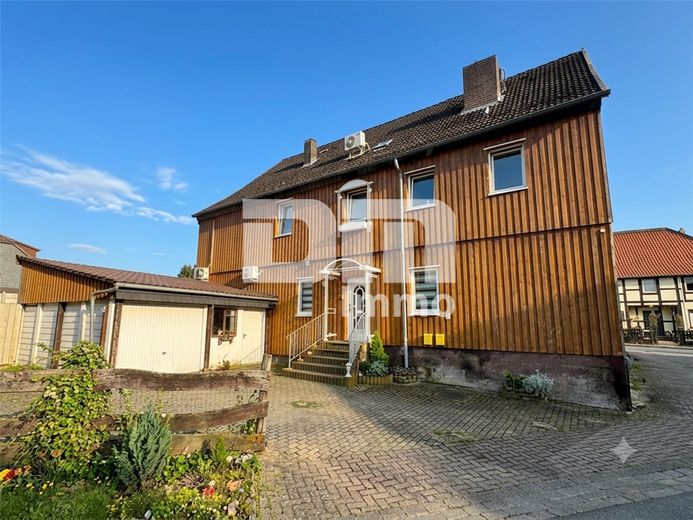 Gepflegtes Ein- bis Zweifamilienhaus mit Ladeneinheit in Dassel-Hilwartshausen – Rückansicht / Innenhof / Garage / Zugang Wohnen