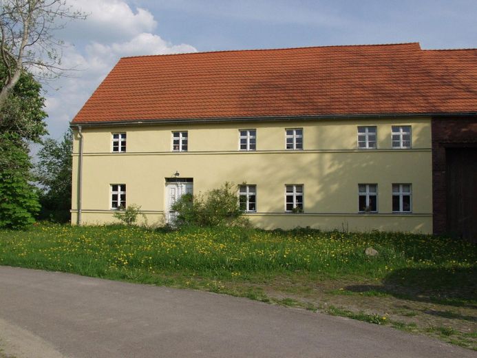 Straßenansicht Wohnhaus