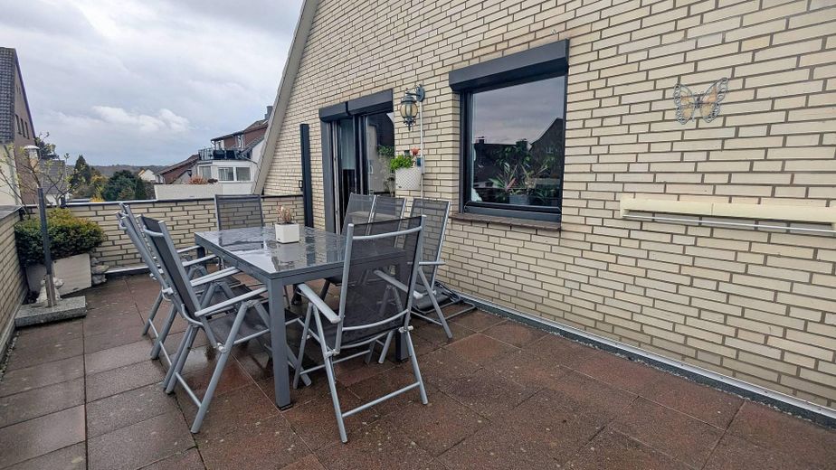 Ohne Makler: Modernisiertes 3-Familienhaus in Bordenau nahe Wald – Whg. oben rechts