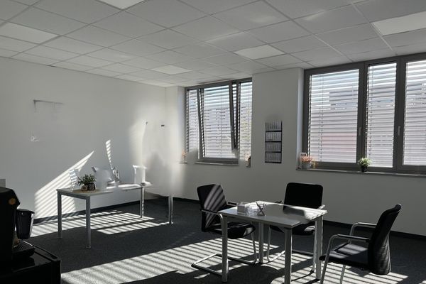 2 helle Büros in Berlin-Adlershof – einzeln oder gemeinsam mietbar