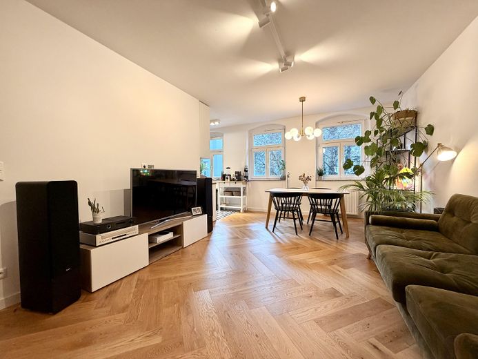 Sin comisión: Piso de 2 habitaciones renovado y amueblado en Friedrichshain (Boxhagener Kiez) – Living Room 2