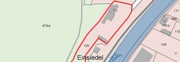 Ampio terreno edificabile con costruzione esistente ai margini del bosco in posizione idilliaca