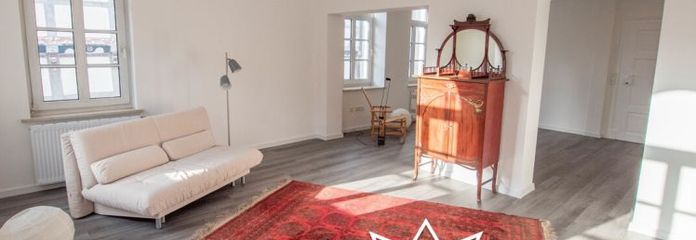 Piso de lujo en una ubicación privilegiada: amplio y completamente renovado en el centro de Hamelín