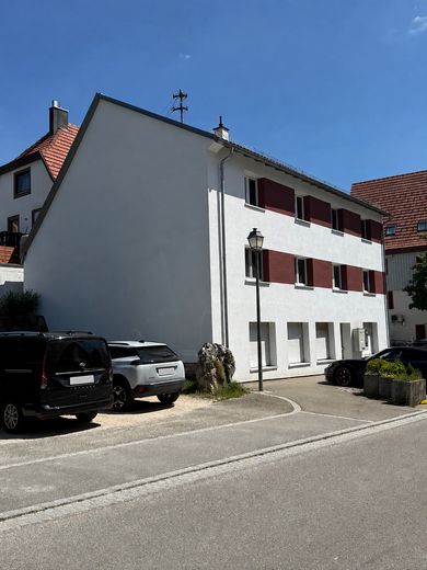 11 Zimmer auf drei Etagen – Haus in St. Johann-Würtingen, 2014 kernsaniert – Außenansicht
