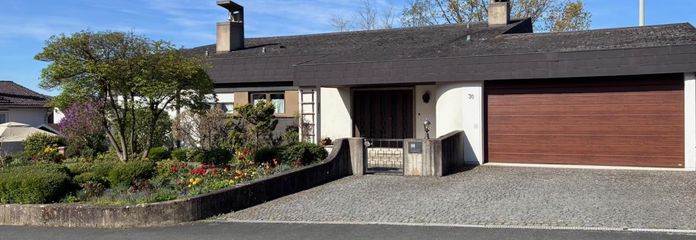 Architektenvilla im Bauhausstil mit Maintalblick – Eingangsbereich