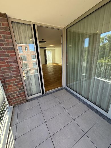 Exklusives Penthouse in der Wasserstadt Hannover-Limmer mit Blick ins Grüne / Keine Maklergebühren – Loggia 1