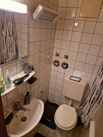 Appartamento di 1 locale come investimento con rendimento del 4,4%, riscaldamento nuovo, custode – Foto 6