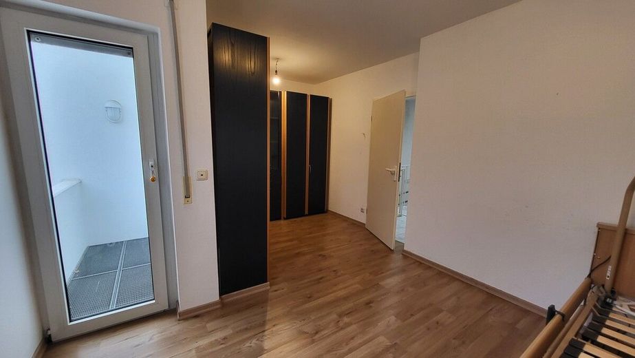 Neuer Preis ! RMH mit Garage, 2 Balkonen, Garten und Terrasse – 2Schlafen 1 OG