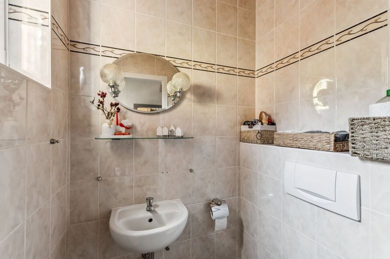 Wohnen wo andere Urlaub machen
---5 wohnliche Zimmer warten auf Sie--- – Gäste WC