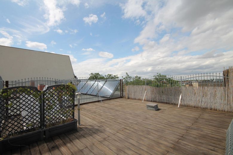 Appartement au dernier étage avec grande terrasse et cheminée !!! – Dachterrasse