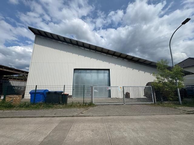 À partir de 80 m² jusqu’à 780 m² de surfaces de stockage et de hall avec un bureau, production à Wandlitz – Zuwegung Straßenseite