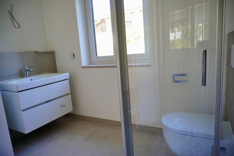 3-Zimmer Terrassenwohnung auf dem Gütlbauerhof – Badezimmer