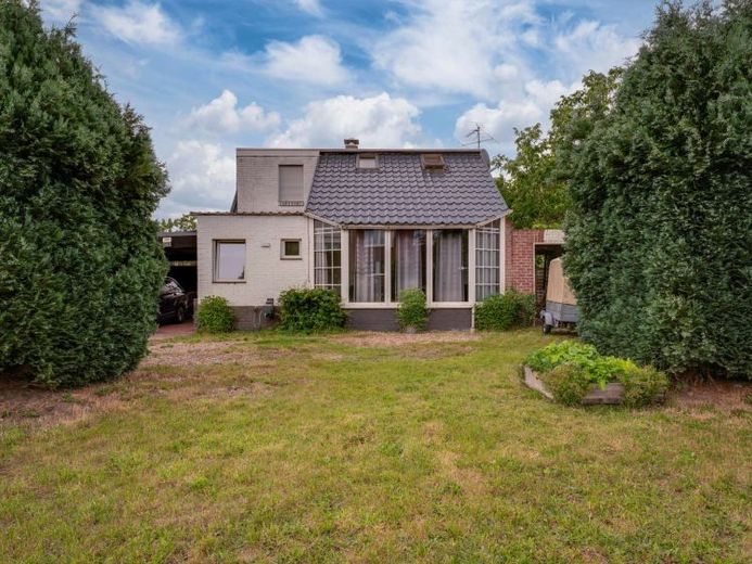 Emmerich: Einfamilienhaus mit Wintergarten, Carport und liebevoll angelegtem Garten – Foto 1