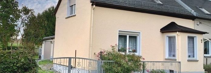 ¡Casita con jardín y garaje!