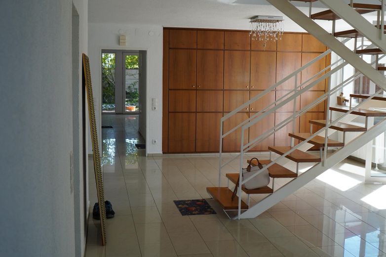 Villa en ubicación privilegiada de Wo-Herrnsheim con gran jardín A + – Entrée
