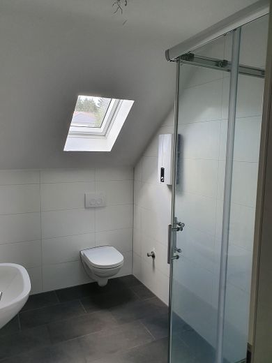 2-Zimmer-Wohnung in Vettelschoß – Badezimmer