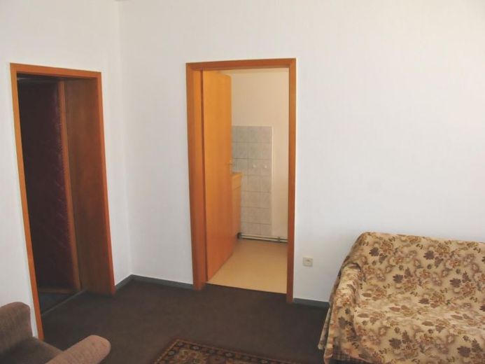 Zwei-Zimmer-Singlewohnung mit separater Küche und Stellplatz – Foto 1