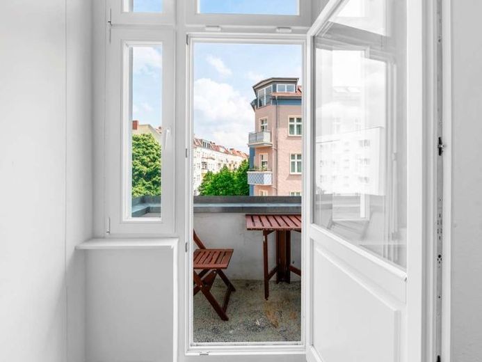 Provisionsfrei! Bezugsfreie 2,5-Zimmer Altbauwohnung mit Balkon im Laskerkiez – Foto 1