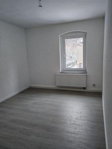 NEU SANIERT! 3R-Wohnung mit Stellplatz 80 m² (EBK) ***Vermieter-Bonus 2 Kaltmieten geschenkt*** – Kind/Arbeiten