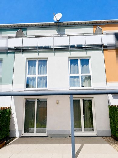 Bez prowizji: Nowoczesny środkowy dom szeregowy (rok budowy 2019) o powierzchni 163 m², z ogrodem, studiem i tarasem na dachu – Garten Terrassenüberdach