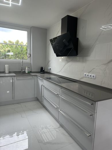 Frisch renoviertes Reihenendhaus mit Gartenparadies & XL-Terrasse – Küche