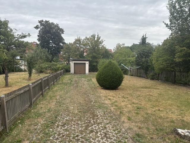 Edificio plurifamiliare con grande corpo posteriore e due garage – Gartenblick und Garage