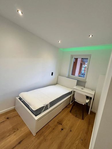 Ein Zimmer, viele Möglichkeiten / Johann-Clanze-Straße 27, München / Zi.1 – Schlafzimmer