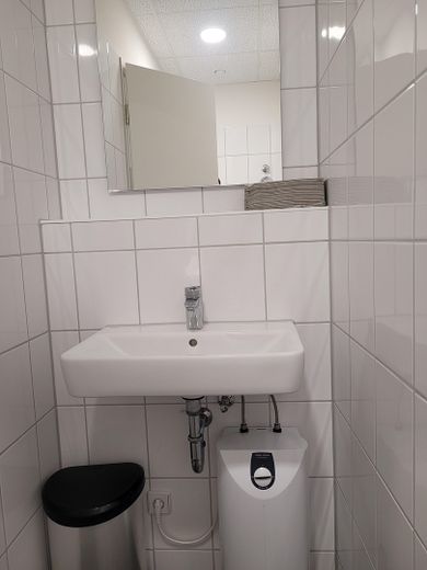 Moderne Bürofläche in Top-Lage Winterhude/Uhlenhorst – courtagefrei – WC Ansicht 1