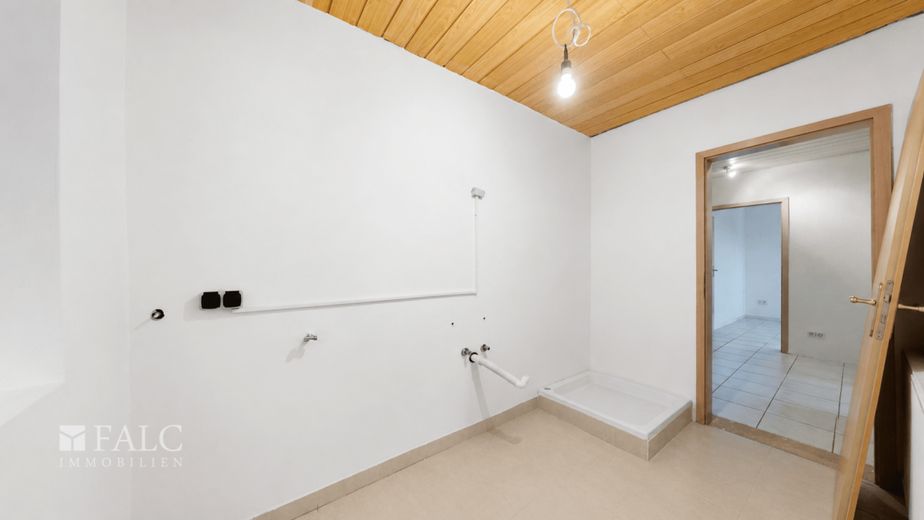 Wo das Siebengebirge zum Nachbarn wird – Badezimmer UG
