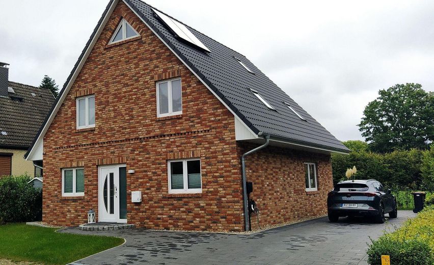 Seitenansicht / Auffahrt