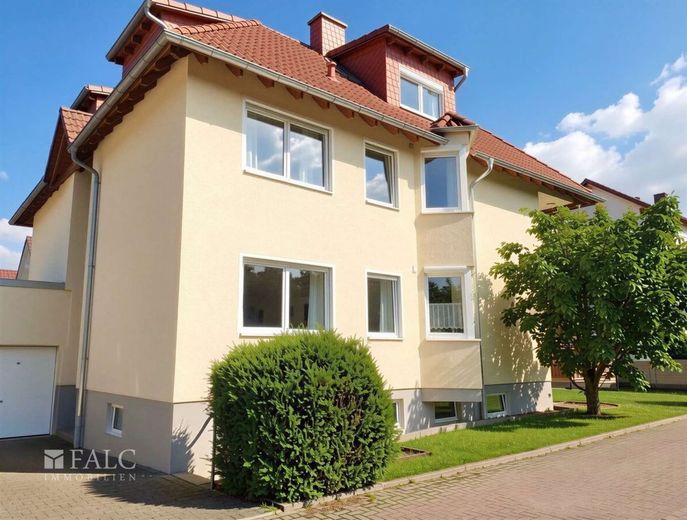 Tolle helle 3 Zimmer-Wohnung mit 2 Balkonen ruhige Lage – Seitenansicht