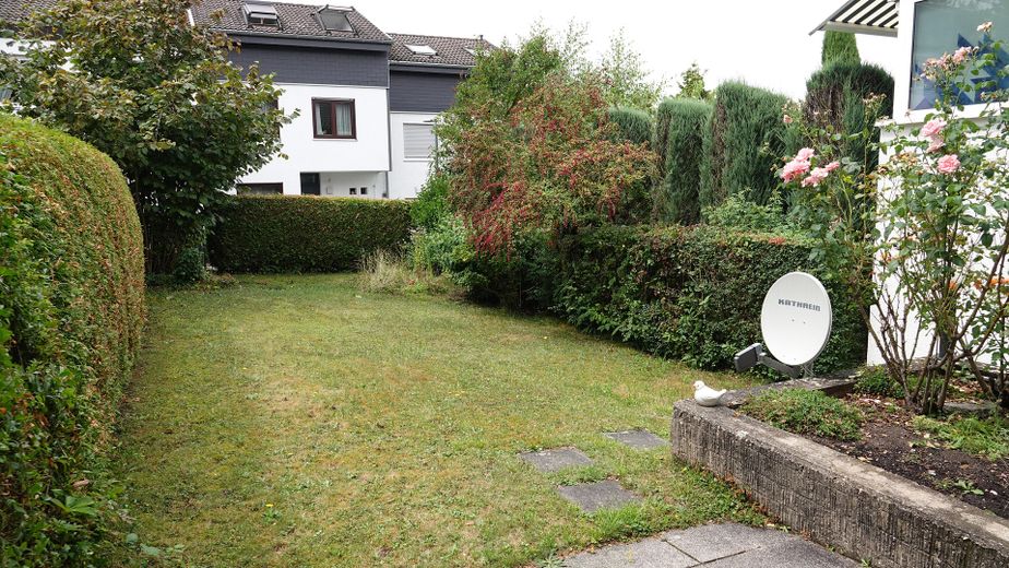 Privat: Familienfreundliches Reihenhaus mit Garten & Garage in bester Lage, Böblingen-Tannenberg – Garten