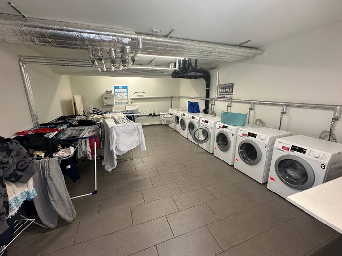 FOR STUDENTS ONLY: Modernes 1-Zimmer-Apartment mit EBK und ALL-IN-MIETE in Ottensen – Waschraum