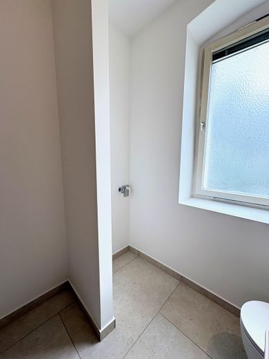 Sofort bezugsfertig und vollständig modernisierte 2 Zimmer Wohnung – Bad / Waschmaschinenplatz